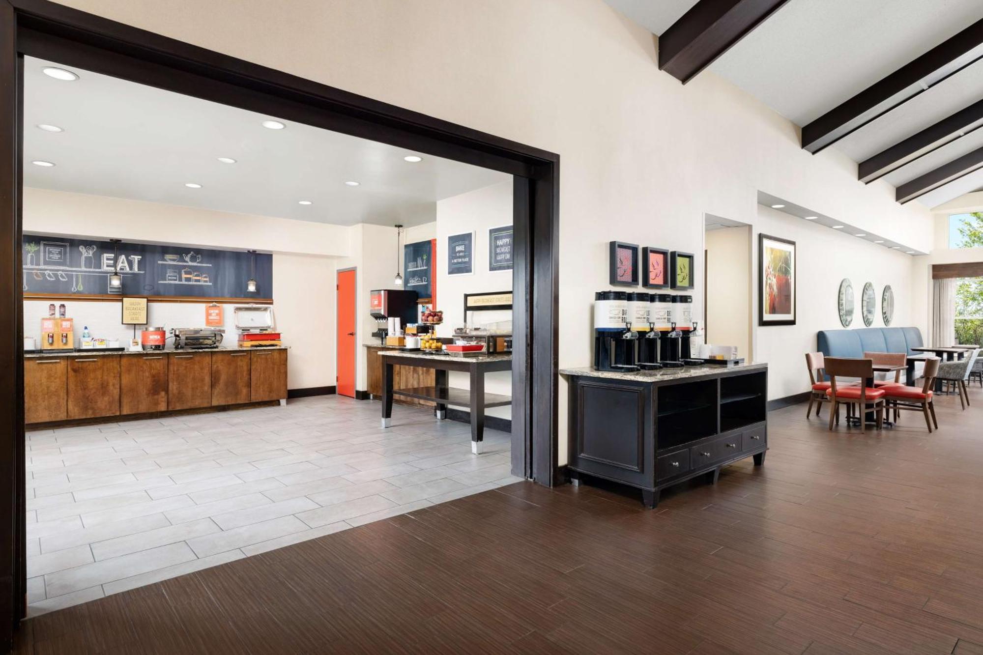 Hampton Inn & Suites Fort Wayne-North Exterior photo