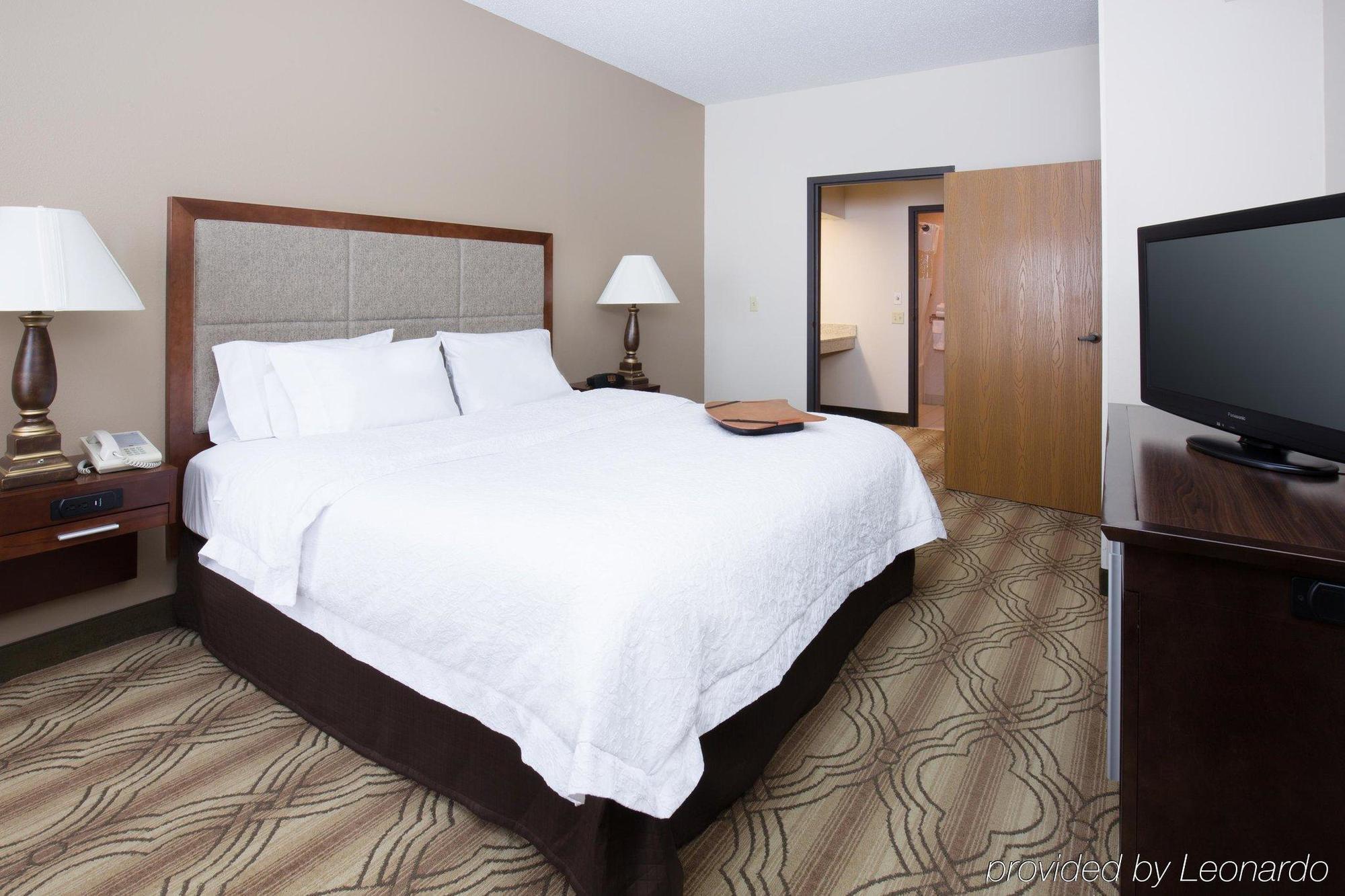 Hampton Inn & Suites Fort Wayne-North Exterior photo
