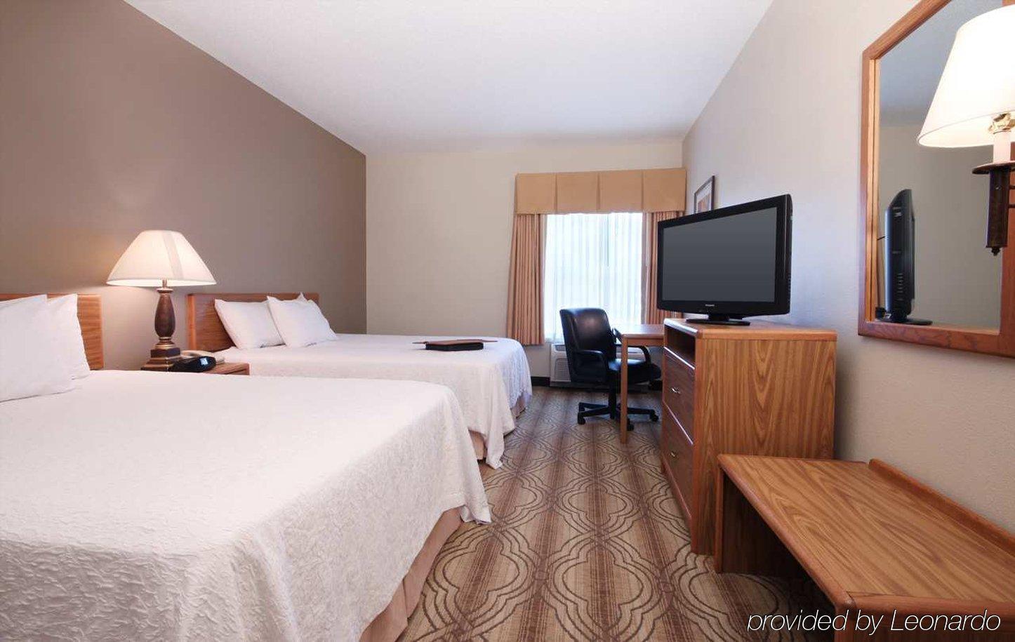 Hampton Inn & Suites Fort Wayne-North Exterior photo
