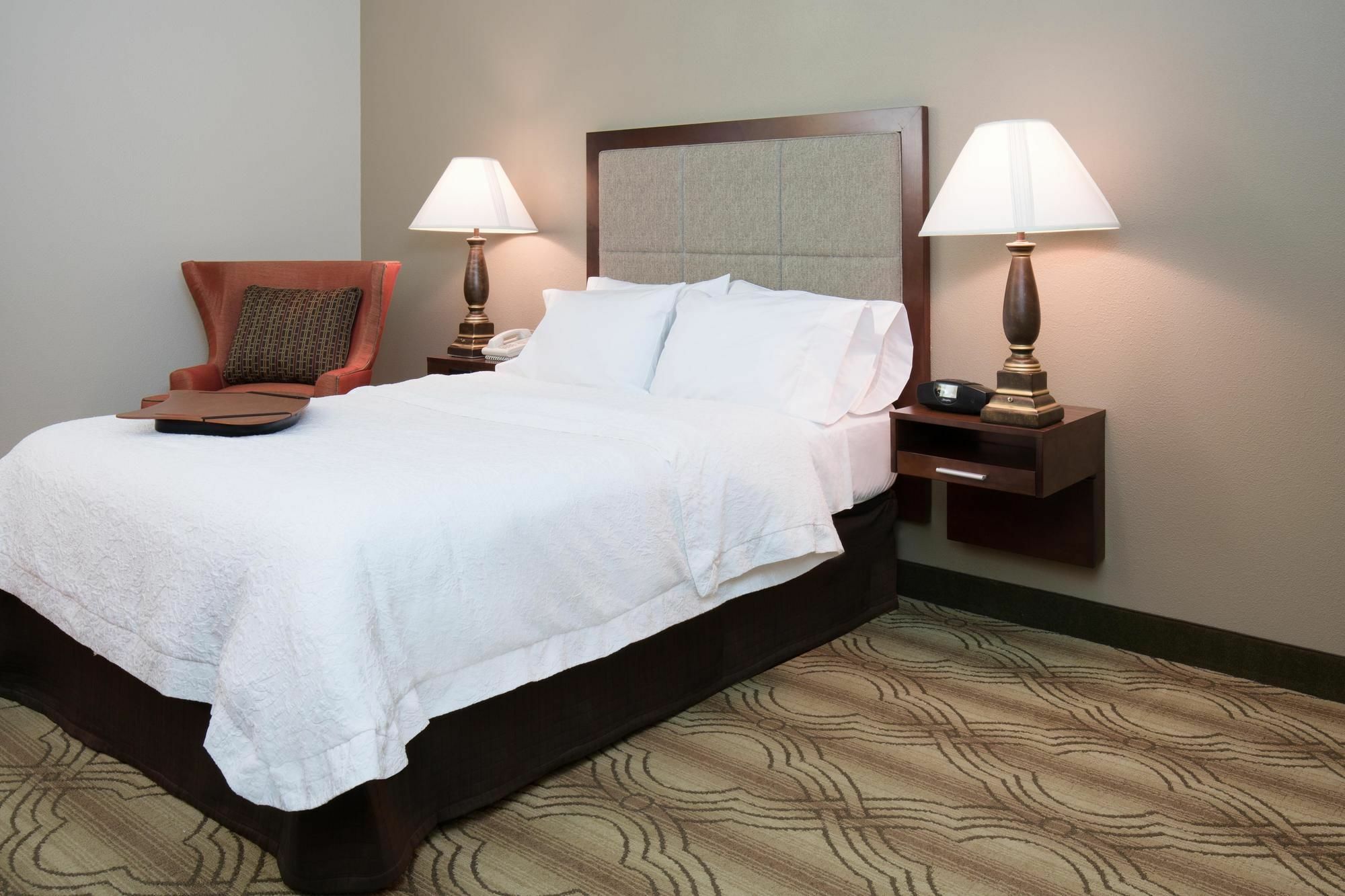 Hampton Inn & Suites Fort Wayne-North Exterior photo